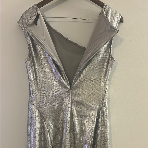 Donna Karan - Silver Sequin Dress size 8 - Picture 7 of 9